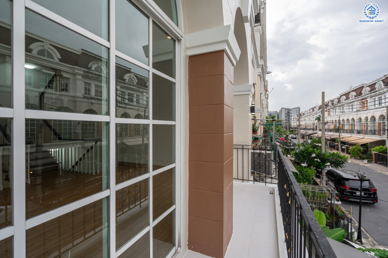 บ้านมือสอง ทาวน์โฮม 3 ชั้น หลังมุม ม.พลัสซิตี้พาร์ค เกษตร-นวมินทร์ เนื้อที่ 33.60 ตร.ว. ฟังก์ชัน 3 ห้องนอน 4 ห้องน้ำ จอดรถได้ 2 คัน บนทำเลศักยภาพ เชื่อมต่อถนนหลายสาย เข้าเมืองก็เป็นเรื่องง่าย ใกล้รถไฟฟ้าสายเขียวอ่อน สถานี "ม.เกษตรศาสตร์" และ ใกล้จุดขึ้นทางด่วน "ฉลองรัช"...